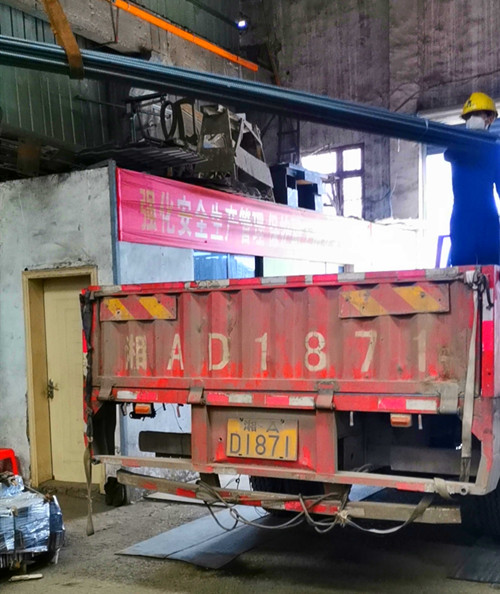 娄底精轧螺纹钢筋.jpg 娄底精轧螺纹钢筋.jpg