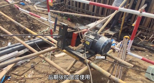 钢绞线穿束施工.jpg 钢绞线穿束施工.jpg